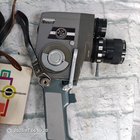 Crown Optical Co. Crown 8 E Z S EZS movie camera   and manuals a13 - Picture 5 of 6